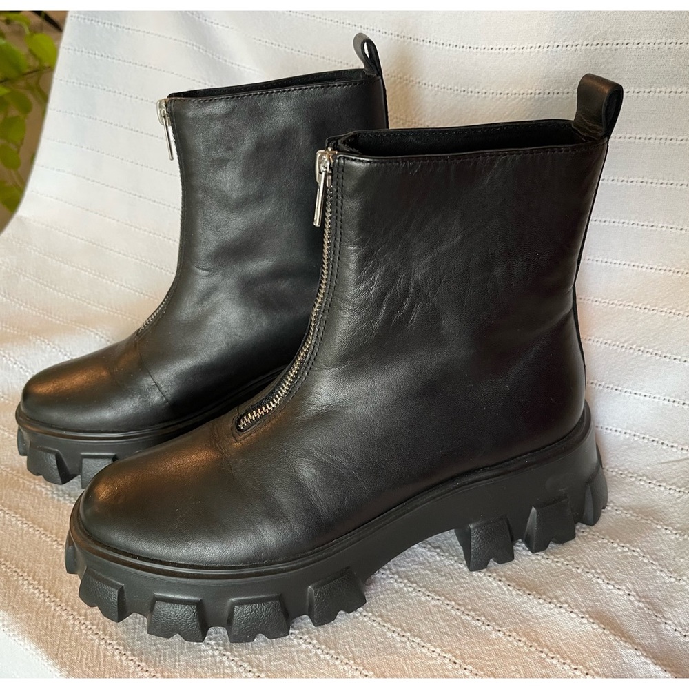 RAYE Eclipse Boots in Black. Size 7 - Combat -  Hiking - Zip Front